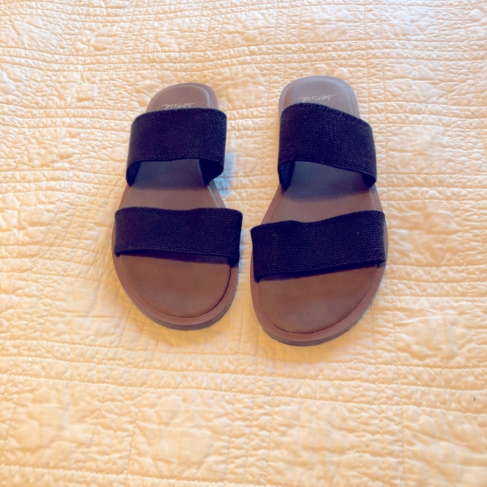 Sanuk Sandals size 5